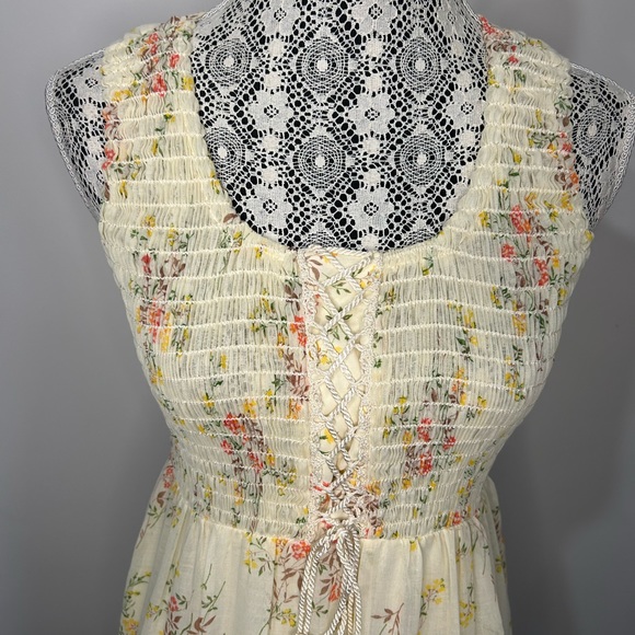 Vintage floral Gunne Sax style maxi dress with tiered skirt and matching shawl - Picture 10 of 15